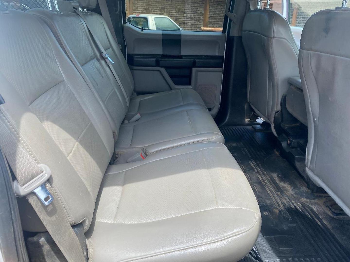 2019 White Ford F-350 SD XL Crew Cab Flat Bed DRW 4WD (1FD8W3H60KE) with an 6.2L V8 OHV 16V engine, 6A transmission, located at 1687 Business 35 S, New Braunfels, TX, 78130, (830) 625-7159, 29.655487, -98.051491 - Photo#5