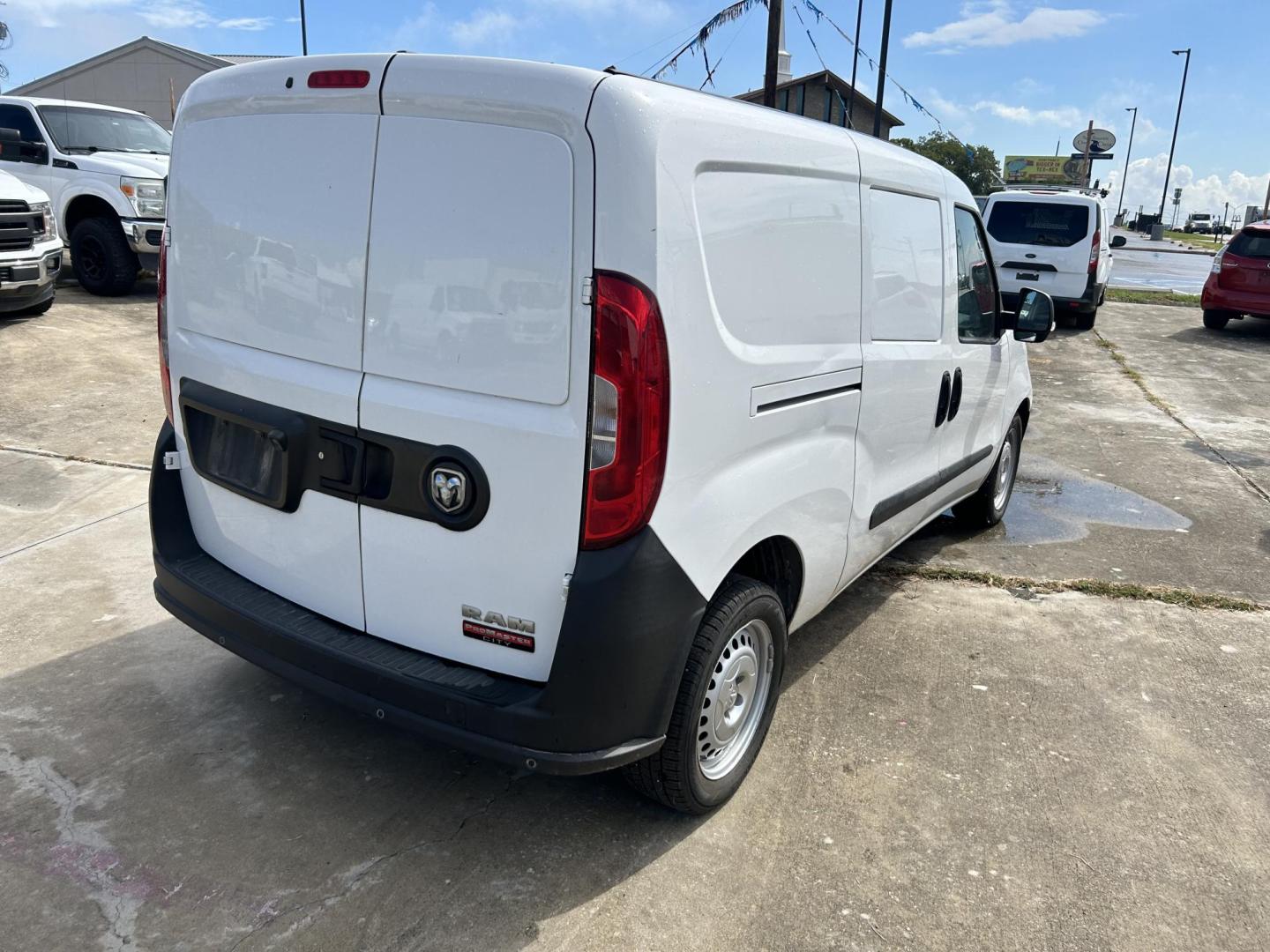 2018 White RAM ProMaster City Wagon (ZFBERFAB2J6) with an 2.4L L4 engine, 9A transmission, located at 1687 Business 35 S, New Braunfels, TX, 78130, (830) 625-7159, 29.655487, -98.051491 - Photo#1