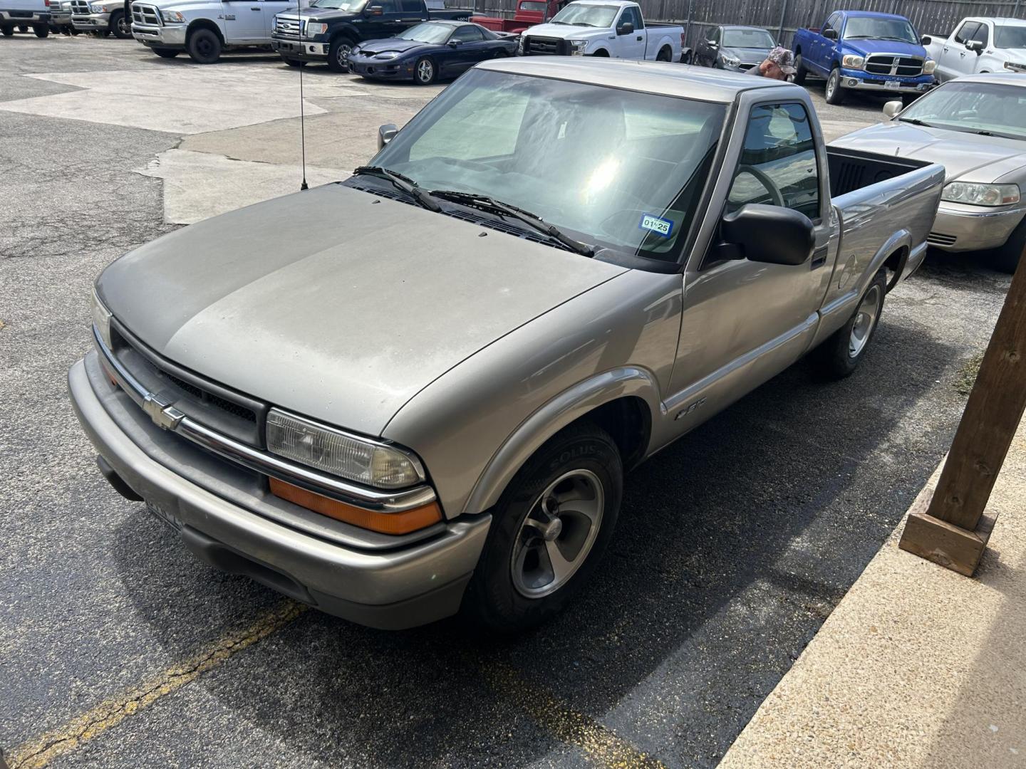 2000 Chevrolet S10 Pickup Long Bed 2WD (1GCCS1447YK) with an 2.2L L4 OHV 8V engine, Manual transmission, located at 1687 Business 35 S, New Braunfels, TX, 78130, (830) 625-7159, 29.655487, -98.051491 - Photo#0