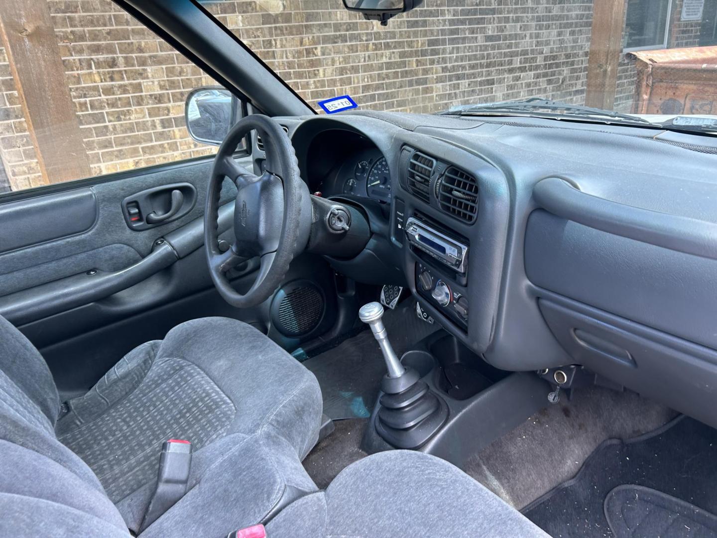 2000 Chevrolet S10 Pickup Long Bed 2WD (1GCCS1447YK) with an 2.2L L4 OHV 8V engine, Manual transmission, located at 1687 Business 35 S, New Braunfels, TX, 78130, (830) 625-7159, 29.655487, -98.051491 - Photo#7