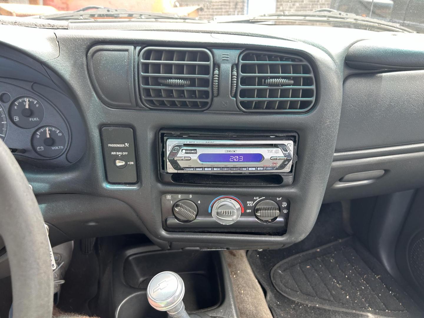 2000 Chevrolet S10 Pickup Long Bed 2WD (1GCCS1447YK) with an 2.2L L4 OHV 8V engine, Manual transmission, located at 1687 Business 35 S, New Braunfels, TX, 78130, (830) 625-7159, 29.655487, -98.051491 - Photo#9