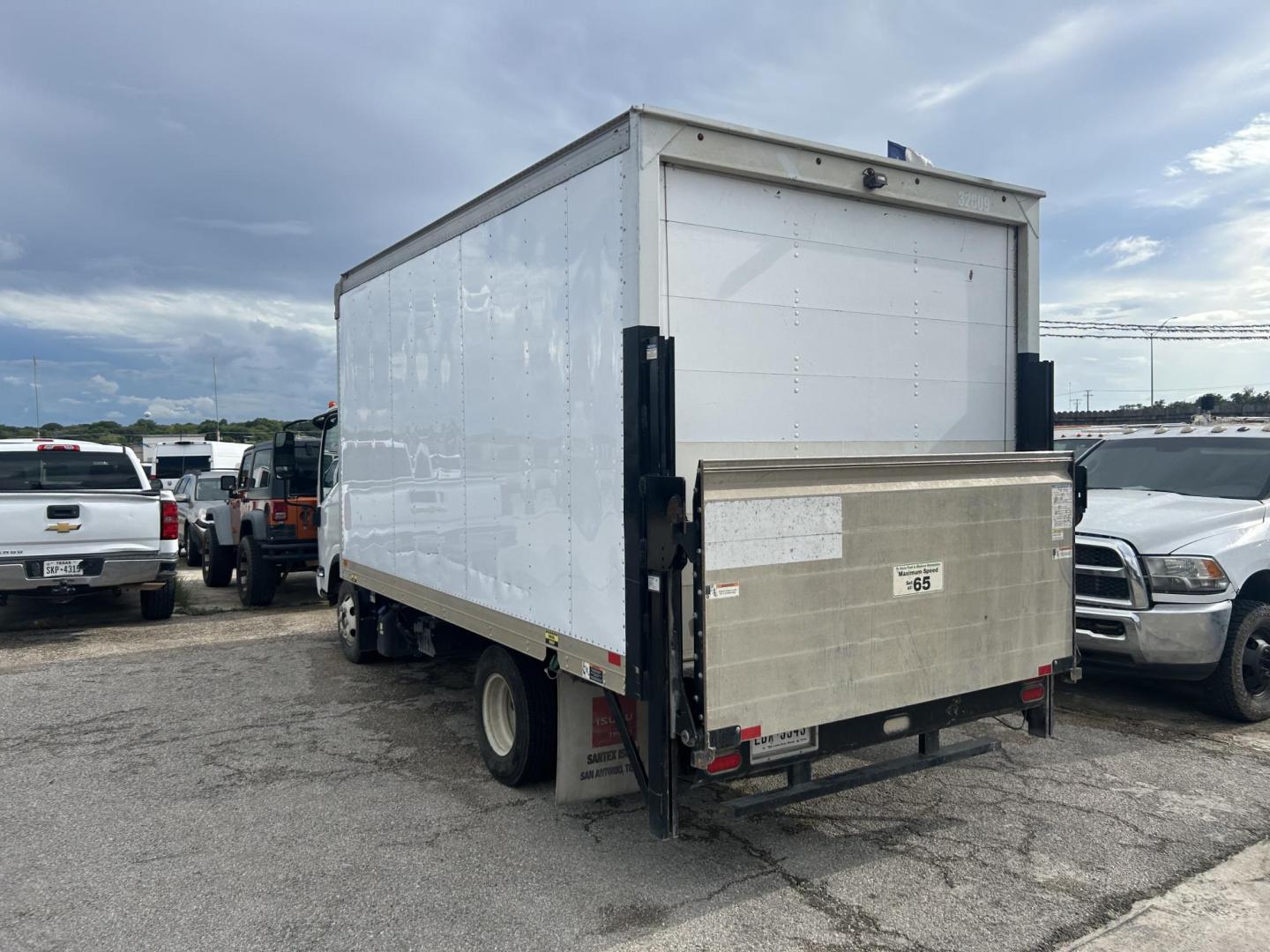 2018 White Isuzu NPR - (JALB4W178J7) , located at 1687 Business 35 S, New Braunfels, TX, 78130, (830) 625-7159, 29.655487, -98.051491 - Photo#1