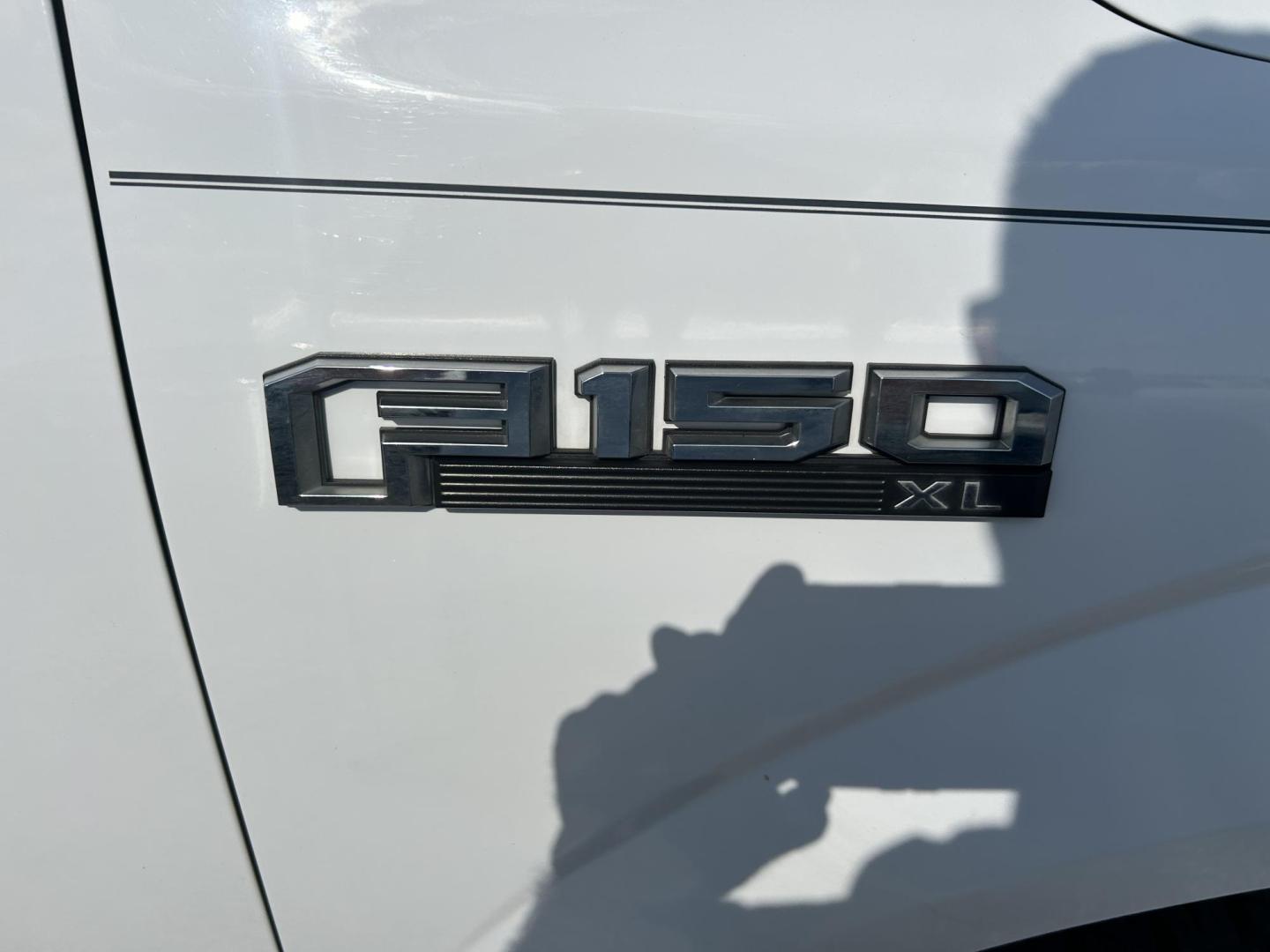 2019 White Ford F-150 XL 6.5-ft. Bed 2WD (1FTMF1CB9KK) with an 3.3L V6 DOHC 24V engine, 6A transmission, located at 1687 Business 35 S, New Braunfels, TX, 78130, (830) 625-7159, 29.655487, -98.051491 - Photo#10