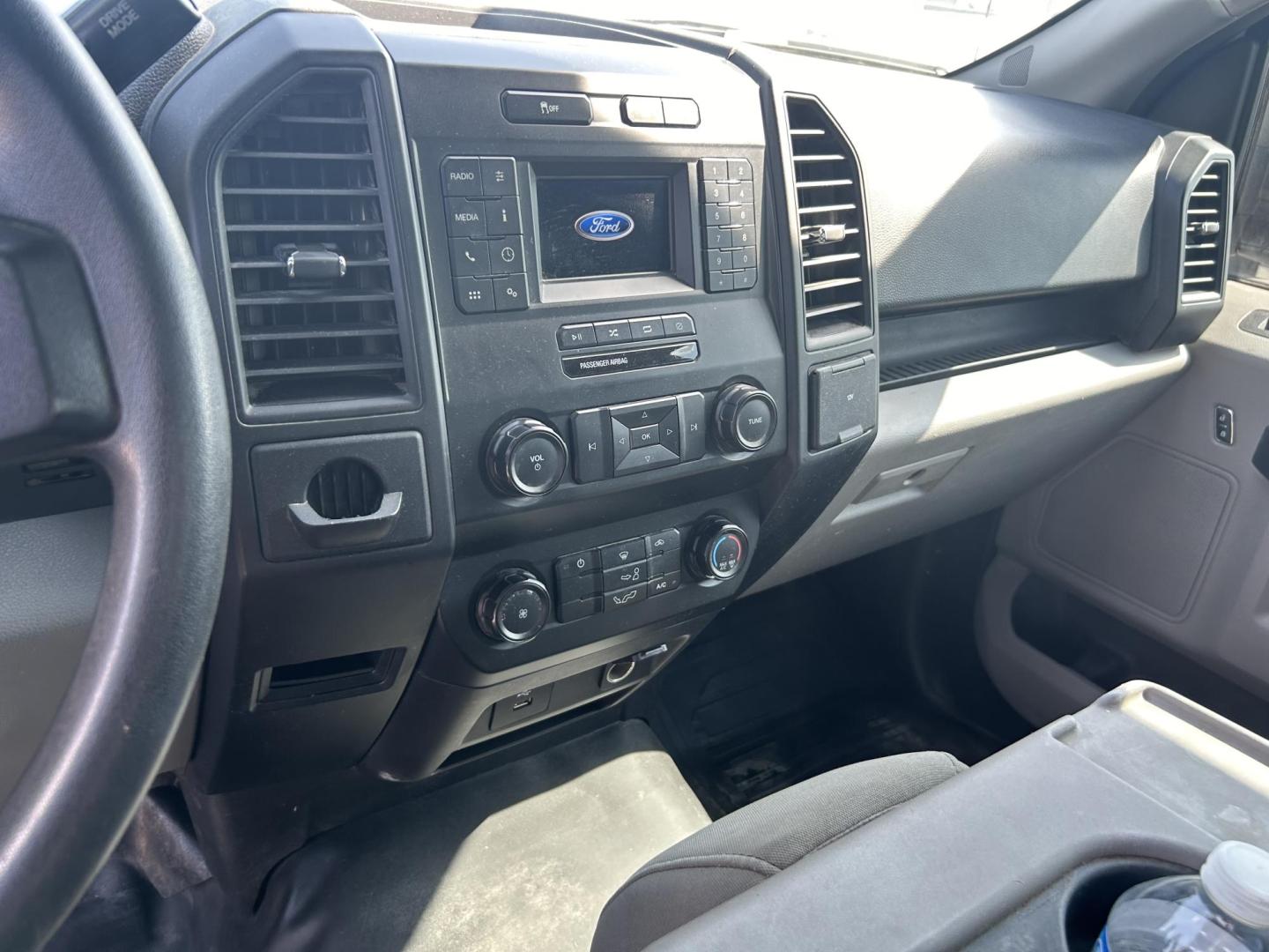 2019 White Ford F-150 XL 6.5-ft. Bed 2WD (1FTMF1CB9KK) with an 3.3L V6 DOHC 24V engine, 6A transmission, located at 1687 Business 35 S, New Braunfels, TX, 78130, (830) 625-7159, 29.655487, -98.051491 - Photo#9