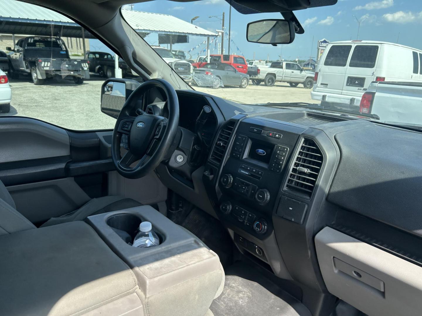 2019 White Ford F-150 XL 6.5-ft. Bed 2WD (1FTMF1CB9KK) with an 3.3L V6 DOHC 24V engine, 6A transmission, located at 1687 Business 35 S, New Braunfels, TX, 78130, (830) 625-7159, 29.655487, -98.051491 - Photo#8