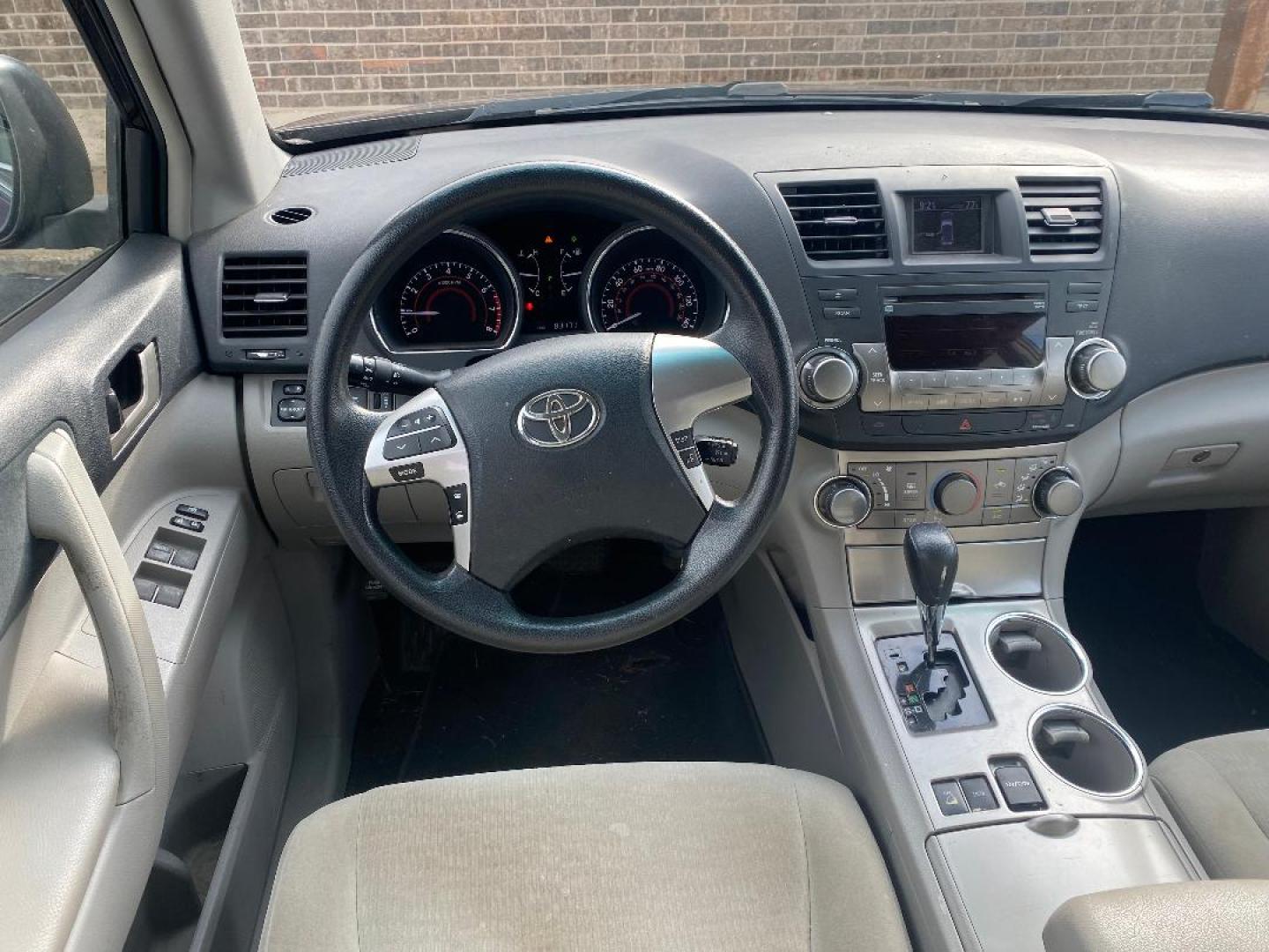 2012 Maroon /Tan Toyota Highlander Base 4WD (5TDBK3EH9CS) with an 3.5L V6 DOHC 24V engine, 5-Speed Automatic transmission, located at 1687 Business 35 S, New Braunfels, TX, 78130, (830) 625-7159, 29.655487, -98.051491 - Photo#11