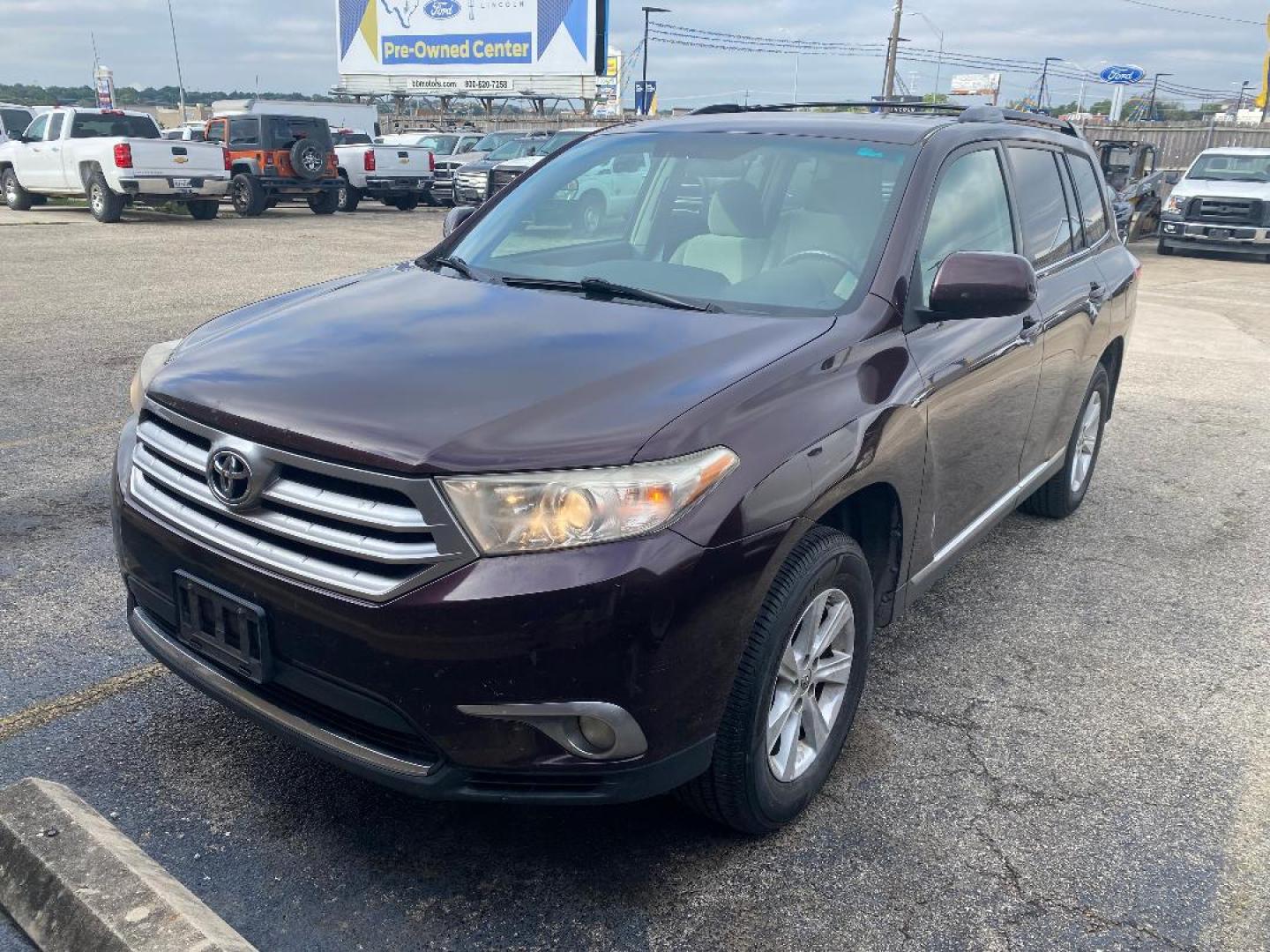 2012 Maroon /Tan Toyota Highlander Base 4WD (5TDBK3EH9CS) with an 3.5L V6 DOHC 24V engine, 5-Speed Automatic transmission, located at 1687 Business 35 S, New Braunfels, TX, 78130, (830) 625-7159, 29.655487, -98.051491 - Photo#0