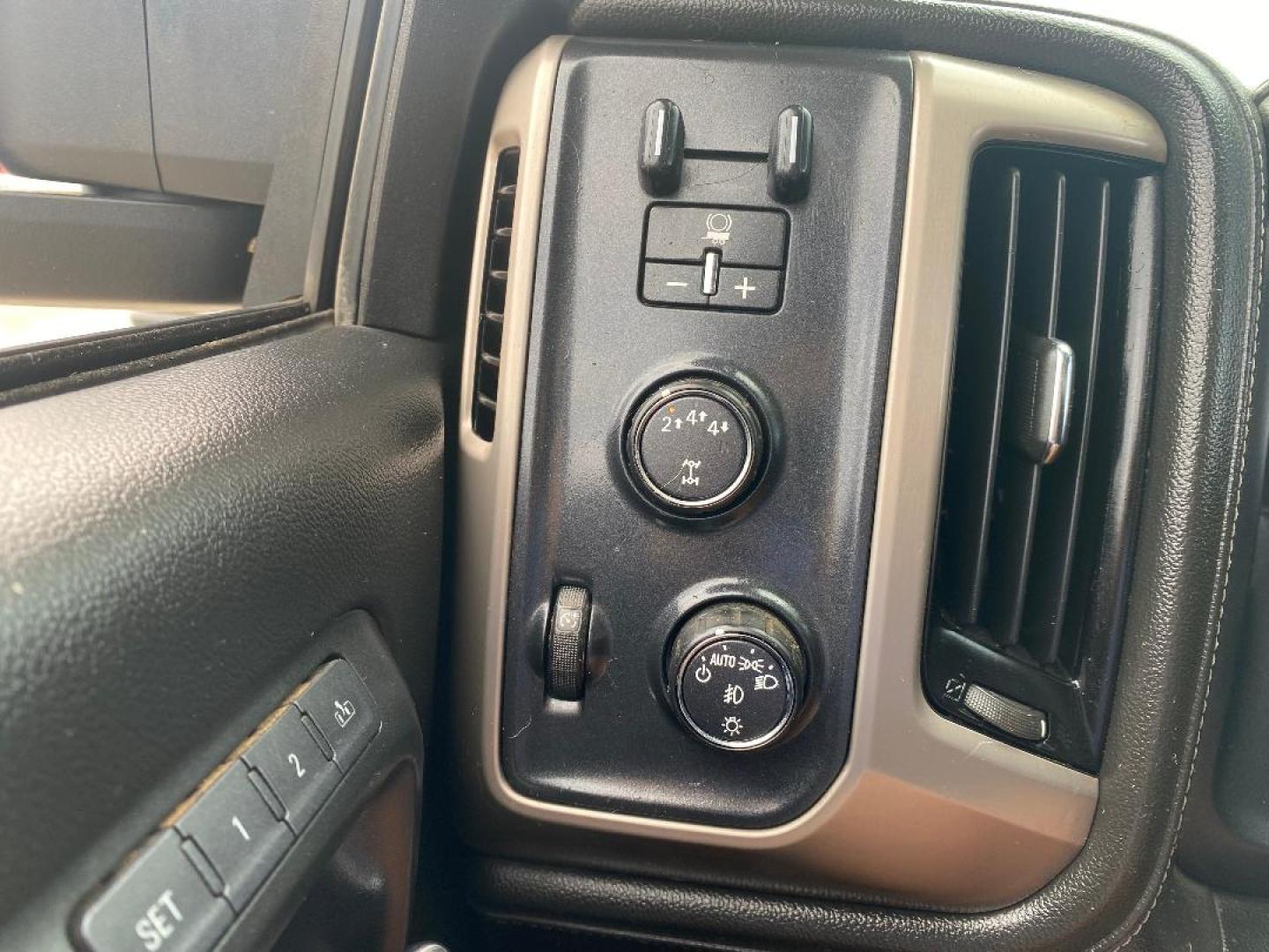 2017 Grey GMC Sierra 2500HD Denali Crew Cab 4WD (1GT12UEY3HF) with an 6.6L V8 OHV 16 DIESEL engine, 6A transmission, located at 1687 Business 35 S, New Braunfels, TX, 78130, (830) 625-7159, 29.655487, -98.051491 - Photo#12