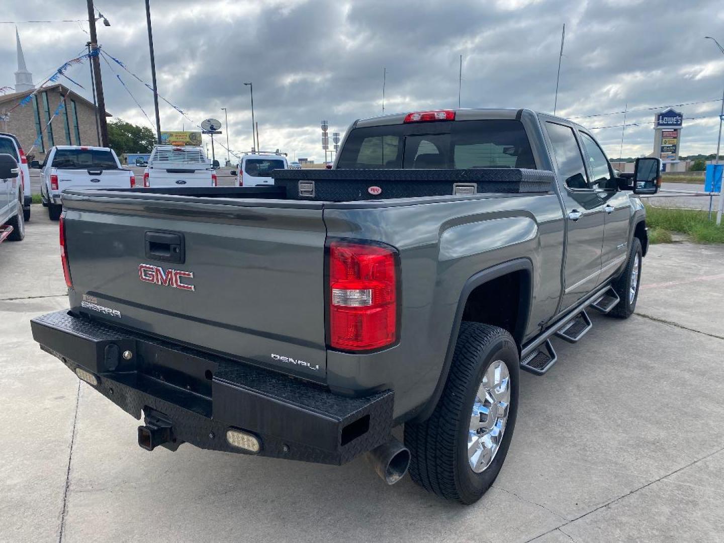 2017 Grey GMC Sierra 2500HD Denali Crew Cab 4WD (1GT12UEY3HF) with an 6.6L V8 OHV 16 DIESEL engine, 6A transmission, located at 1687 Business 35 S, New Braunfels, TX, 78130, (830) 625-7159, 29.655487, -98.051491 - Photo#4