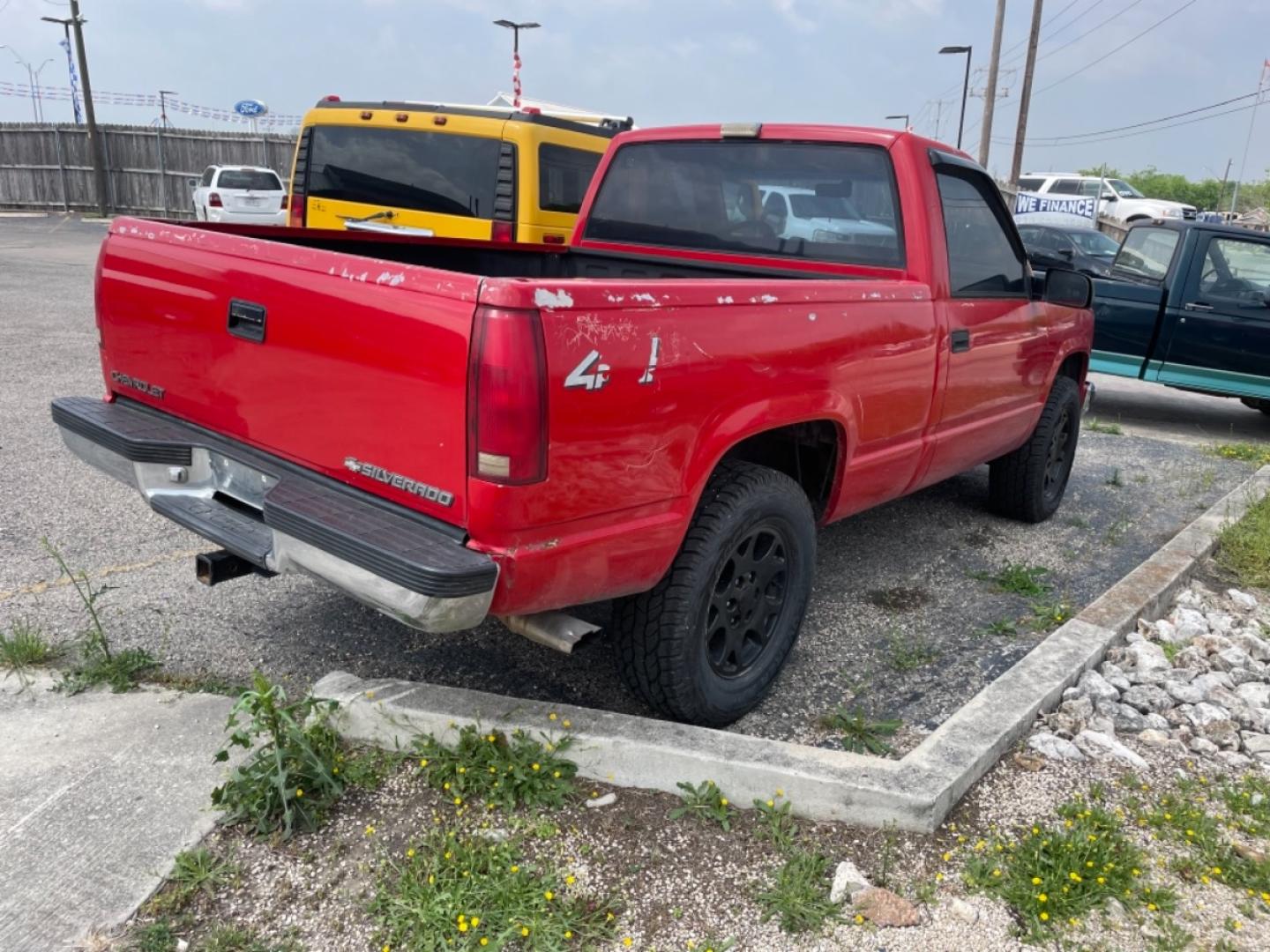 1989 Chevrolet C/K 1500 (1GCDK14K9KZ) with an 5.7L engine, Auto transmission, located at 1687 Business 35 S, New Braunfels, TX, 78130, (830) 625-7159, 29.655487, -98.051491 - Photo#2