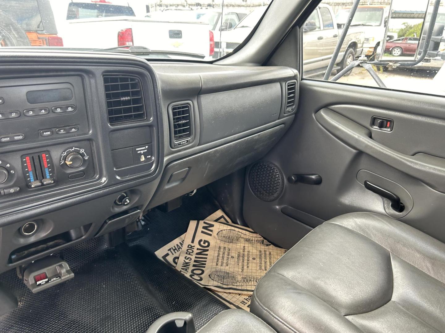 2005 White Chevrolet Silverado 3500 Regular Cab 2WD (1GBJC34275E) with an 6.6L V8 OHV 32V TURBO DIESEL engine, located at 1687 Business 35 S, New Braunfels, TX, 78130, (830) 625-7159, 29.655487, -98.051491 - Photo#11