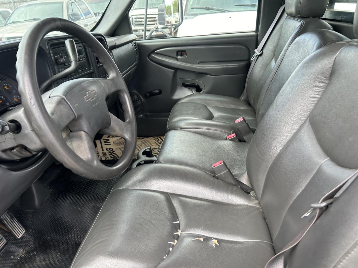 2005 White Chevrolet Silverado 3500 Regular Cab 2WD (1GBJC34275E) with an 6.6L V8 OHV 32V TURBO DIESEL engine, located at 1687 Business 35 S, New Braunfels, TX, 78130, (830) 625-7159, 29.655487, -98.051491 - Photo#13