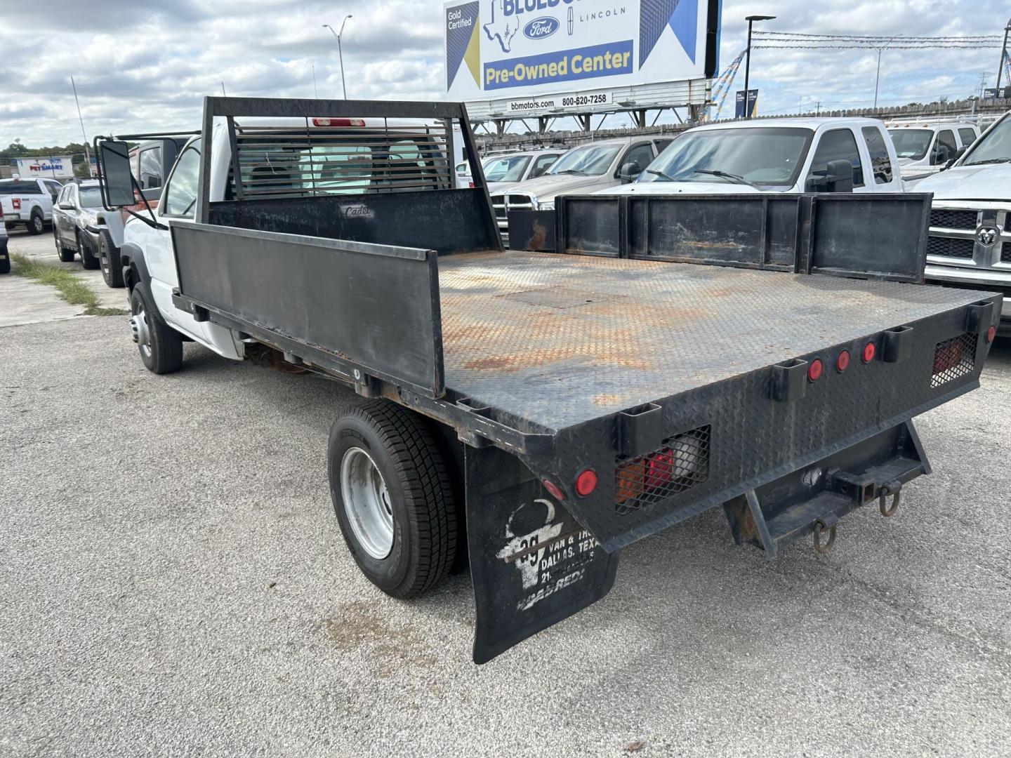 2005 White Chevrolet Silverado 3500 Regular Cab 2WD (1GBJC34275E) with an 6.6L V8 OHV 32V TURBO DIESEL engine, located at 1687 Business 35 S, New Braunfels, TX, 78130, (830) 625-7159, 29.655487, -98.051491 - Photo#5