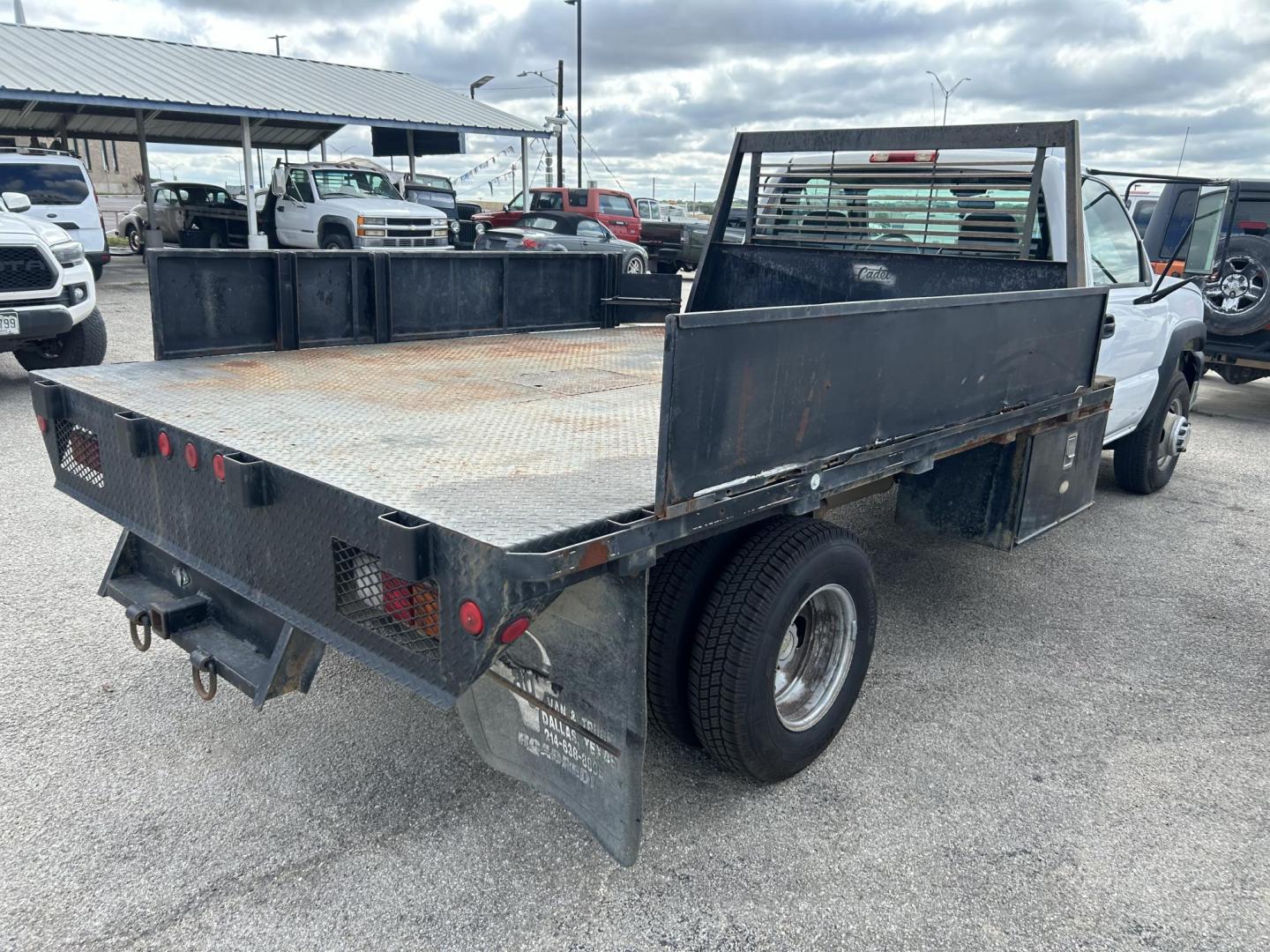 2005 White Chevrolet Silverado 3500 Regular Cab 2WD (1GBJC34275E) with an 6.6L V8 OHV 32V TURBO DIESEL engine, located at 1687 Business 35 S, New Braunfels, TX, 78130, (830) 625-7159, 29.655487, -98.051491 - Photo#6