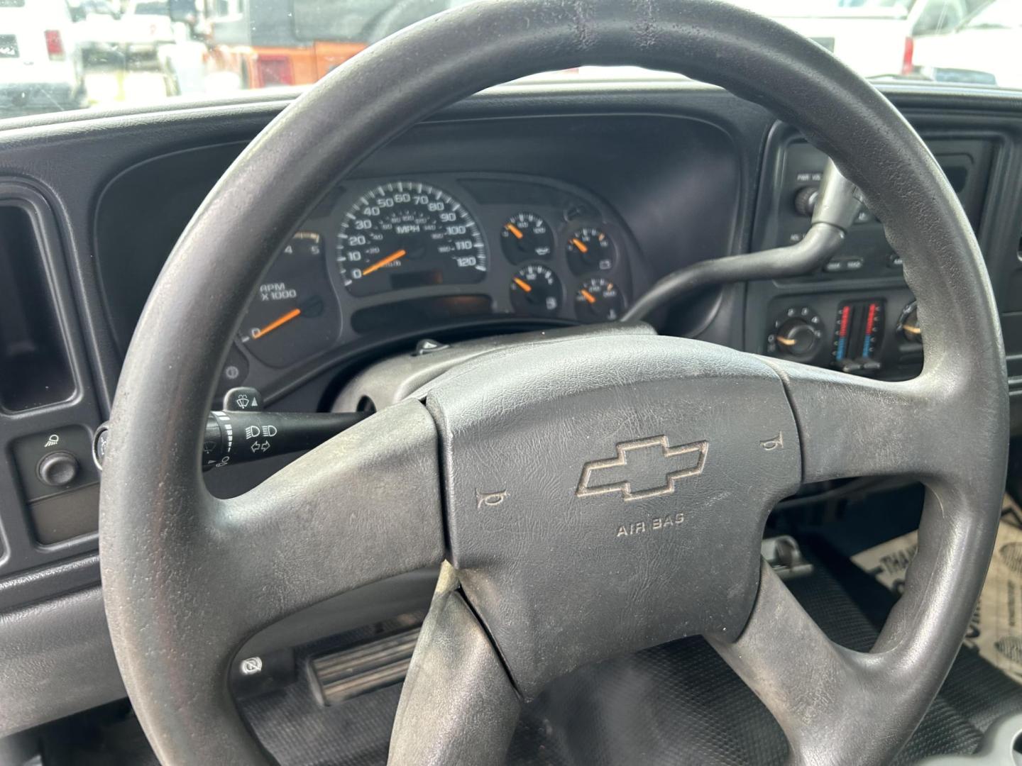 2005 White Chevrolet Silverado 3500 Regular Cab 2WD (1GBJC34275E) with an 6.6L V8 OHV 32V TURBO DIESEL engine, located at 1687 Business 35 S, New Braunfels, TX, 78130, (830) 625-7159, 29.655487, -98.051491 - Photo#9