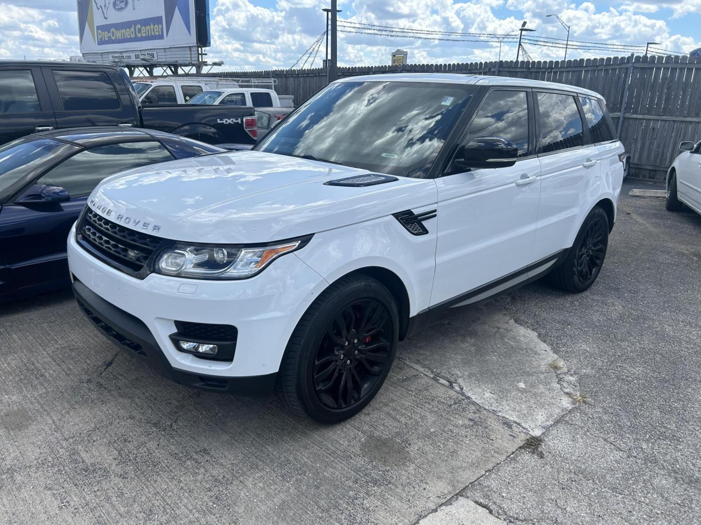 2015 White Land Rover Range Rover Sport Supercharged (SALWR2TF3FA) with an 5.0L V8 DOHC 32V SUPERCHARGED engine, 8-Speed Automatic transmission, located at 1687 Business 35 S, New Braunfels, TX, 78130, (830) 625-7159, 29.655487, -98.051491 - Photo#0