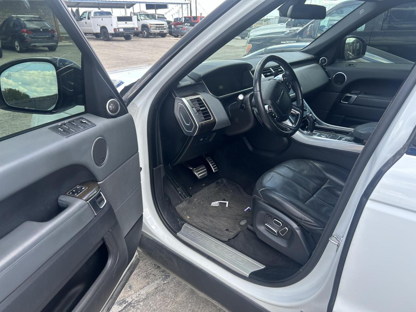 2015 White Land Rover Range Rover Sport Supercharged (SALWR2TF3FA) with an 5.0L V8 DOHC 32V SUPERCHARGED engine, 8-Speed Automatic transmission, located at 1687 Business 35 S, New Braunfels, TX, 78130, (830) 625-7159, 29.655487, -98.051491 - Photo#9