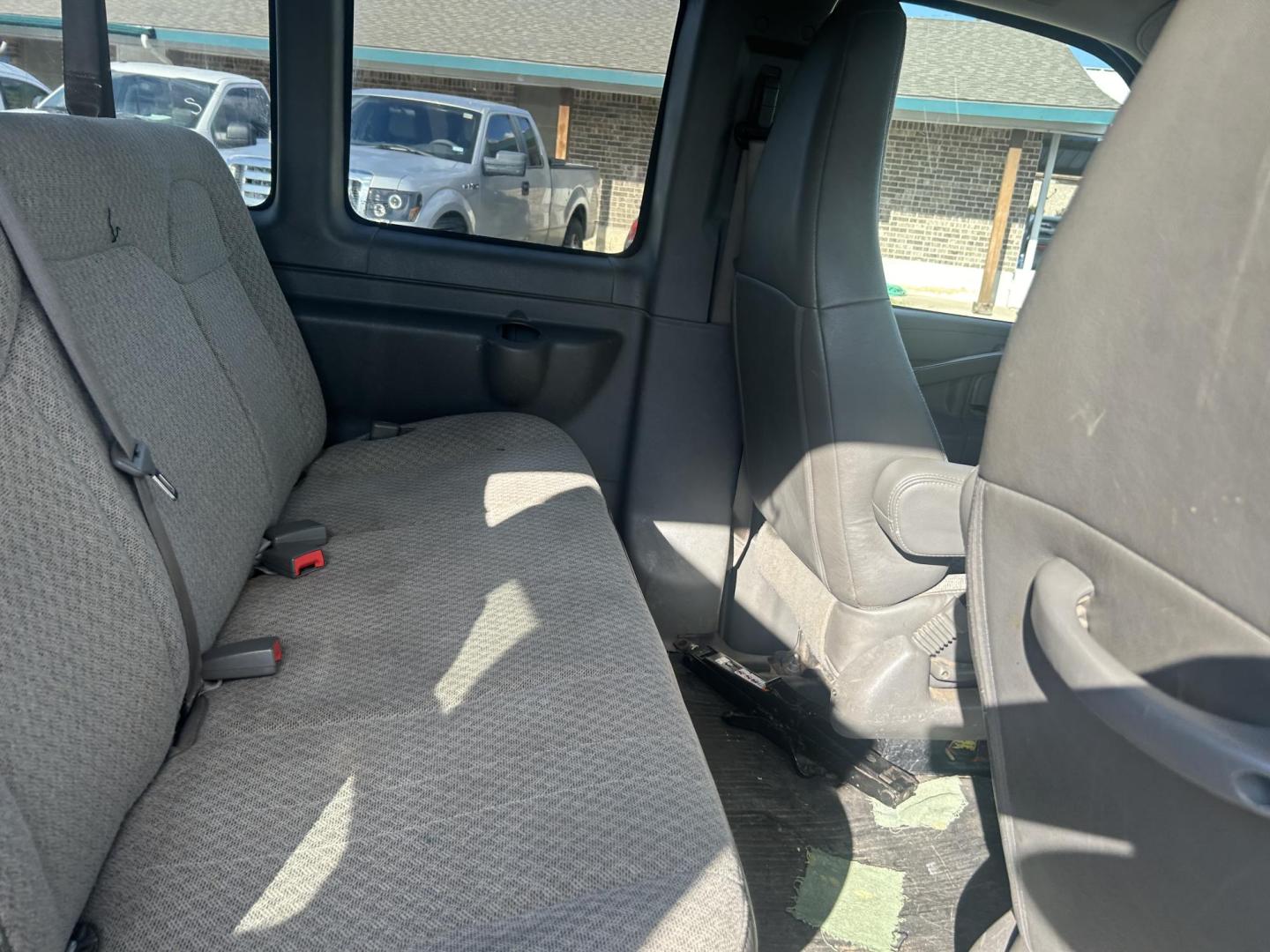 2019 Silver Chevrolet Express LS 3500 (1GAZGLFG8K1) with an 6.0L V8 OHV 16V FFV engine, 6A transmission, located at 1687 Business 35 S, New Braunfels, TX, 78130, (830) 625-7159, 29.655487, -98.051491 - Photo#8