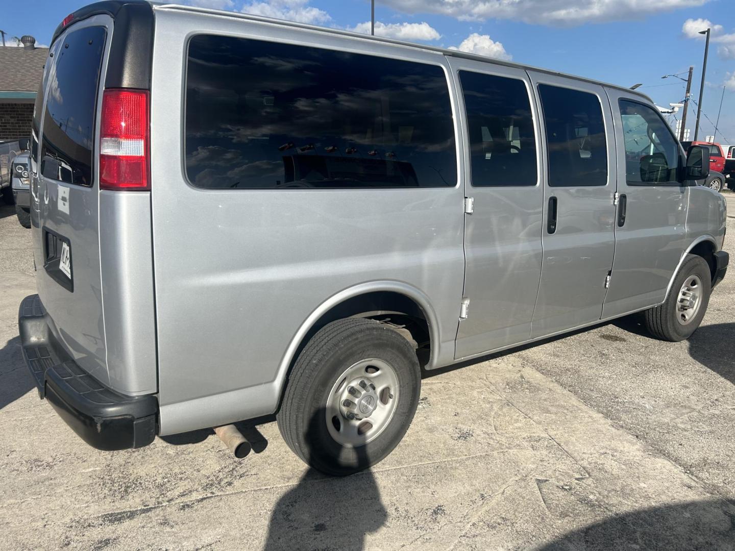 2019 Silver Chevrolet Express LS 3500 (1GAZGLFG8K1) with an 6.0L V8 OHV 16V FFV engine, 6A transmission, located at 1687 Business 35 S, New Braunfels, TX, 78130, (830) 625-7159, 29.655487, -98.051491 - Photo#2