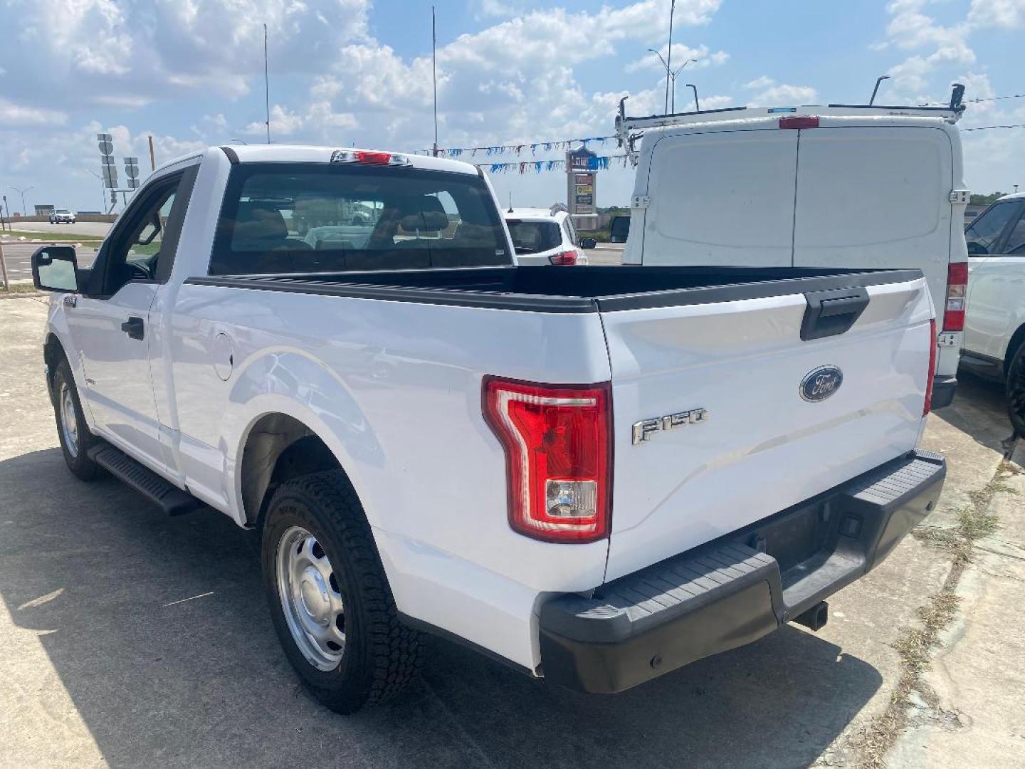 2015 White Ford F-150 XL 6.5-ft. Bed 2WD (1FTMF1CP8FK) with an 2.7L V6 DOHC 24V engine, 6-Speed Automatic transmission, located at 1687 Business 35 S, New Braunfels, TX, 78130, (830) 625-7159, 29.655487, -98.051491 - Photo#1