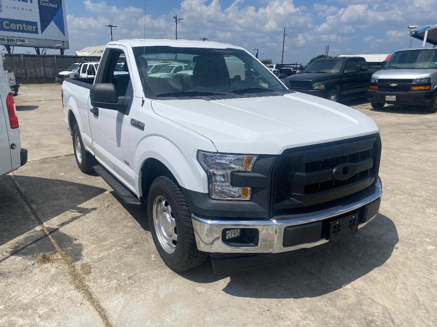 2015 White Ford F-150 XL 6.5-ft. Bed 2WD (1FTMF1CP8FK) with an 2.7L V6 DOHC 24V engine, 6-Speed Automatic transmission, located at 1687 Business 35 S, New Braunfels, TX, 78130, (830) 625-7159, 29.655487, -98.051491 - Photo#4