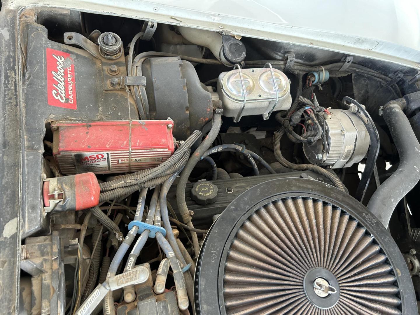 1976 White /Red Chevrolet Corvette Sting Ray (1Z37L6S4368) with an 350 V8 Chevrolet 350HP engine, Automatic transmission, located at 1687 Business 35 S, New Braunfels, TX, 78130, (830) 625-7159, 29.655487, -98.051491 - Photo#17