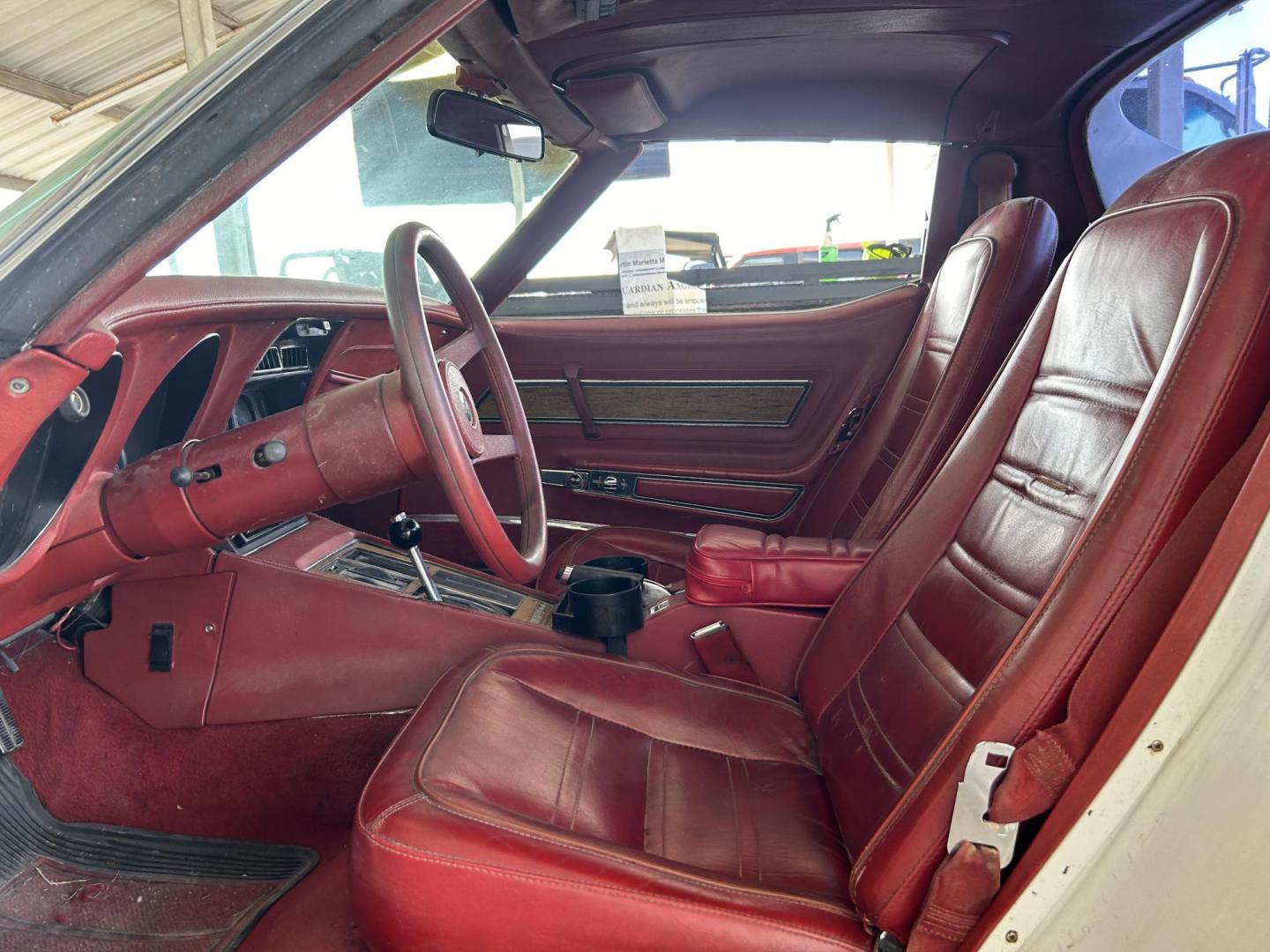 1976 White /Red Chevrolet Corvette Sting Ray (1Z37L6S4368) with an 350 V8 Chevrolet 350HP engine, Automatic transmission, located at 1687 Business 35 S, New Braunfels, TX, 78130, (830) 625-7159, 29.655487, -98.051491 - Photo#5