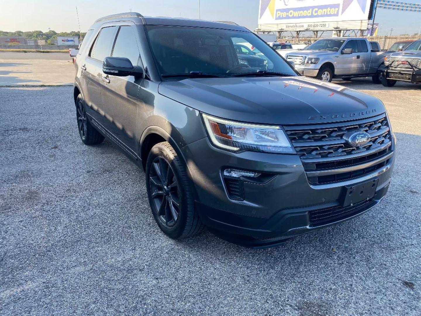 2019 Grey /Black Ford Explorer XLT FWD (1FM5K7D81KG) with an 3.5L V6 DOHC 24V engine, 6A transmission, located at 1687 Business 35 S, New Braunfels, TX, 78130, (830) 625-7159, 29.655487, -98.051491 - Photo#2