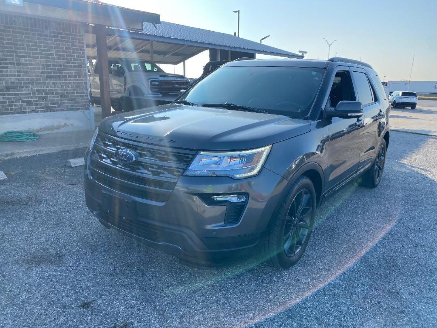 2019 Grey /Black Ford Explorer XLT FWD (1FM5K7D81KG) with an 3.5L V6 DOHC 24V engine, 6A transmission, located at 1687 Business 35 S, New Braunfels, TX, 78130, (830) 625-7159, 29.655487, -98.051491 - Photo#0