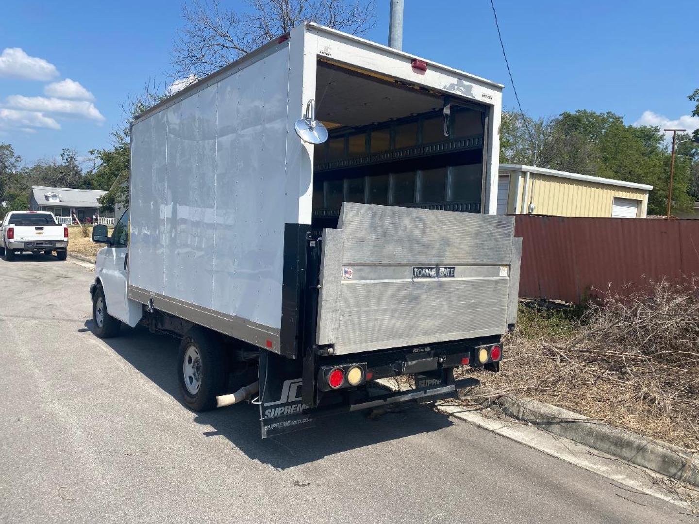 2016 Chevrolet Express G3500 139" (1GB0GRFF9G1) with an 4.8L V8 FFV engine, 6A transmission, located at 1687 Business 35 S, New Braunfels, TX, 78130, (830) 625-7159, 29.655487, -98.051491 - Photo#1