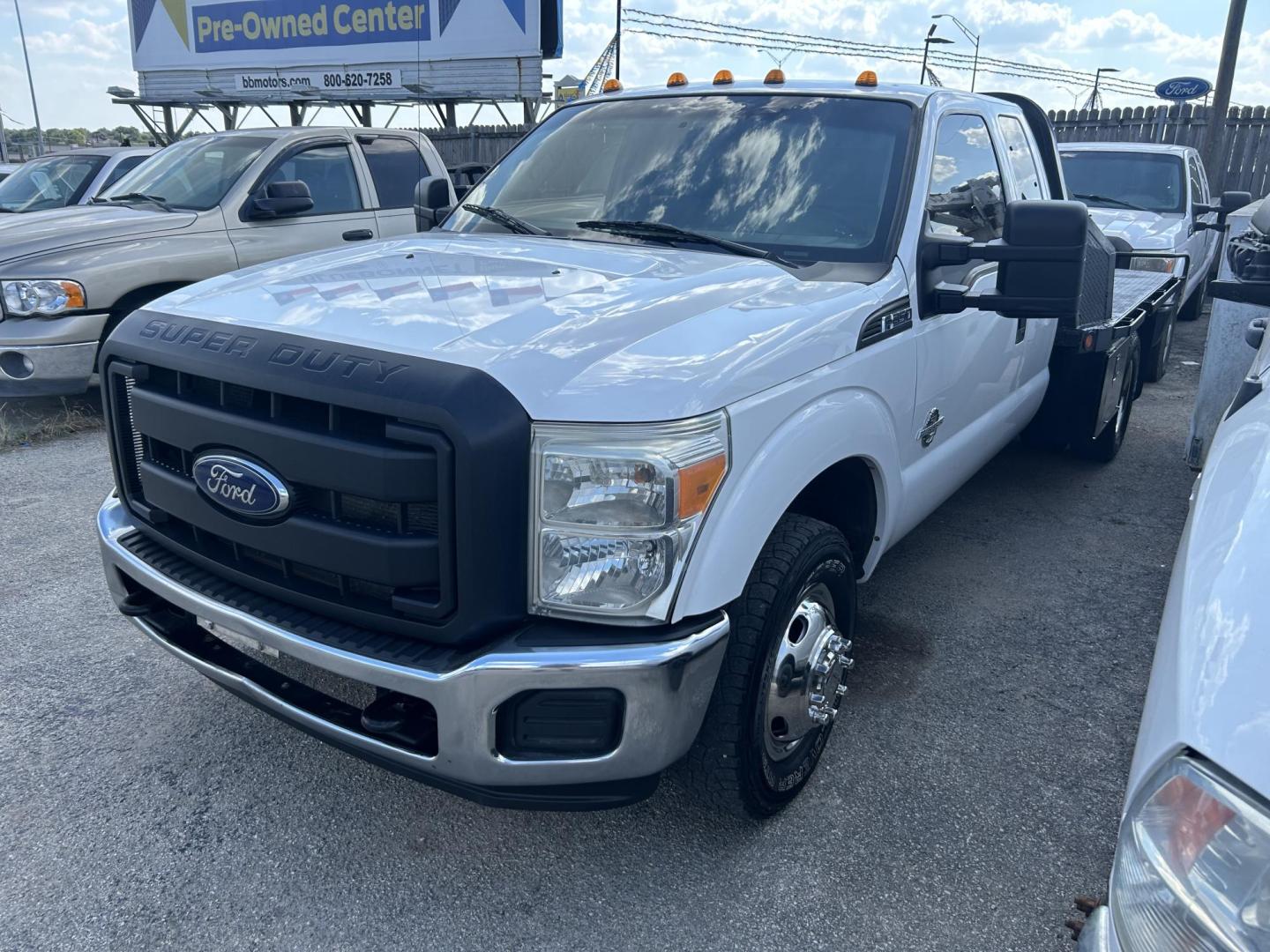 2012 White Ford F-350 SD XL SuperCab Long Bed DRW 2WD (1FD8X3GT2CE) with an 6.7L V8 OHV 16V DIESEL engine, 6-Speed Automatic transmission, located at 1687 Business 35 S, New Braunfels, TX, 78130, (830) 625-7159, 29.655487, -98.051491 - Photo#0