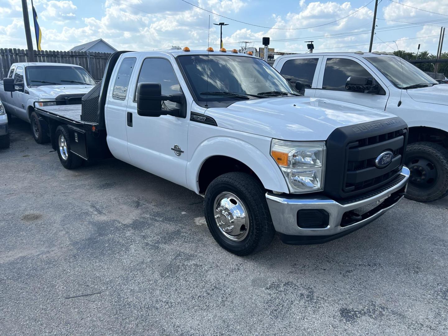 2012 White Ford F-350 SD XL SuperCab Long Bed DRW 2WD (1FD8X3GT2CE) with an 6.7L V8 OHV 16V DIESEL engine, 6-Speed Automatic transmission, located at 1687 Business 35 S, New Braunfels, TX, 78130, (830) 625-7159, 29.655487, -98.051491 - Photo#1