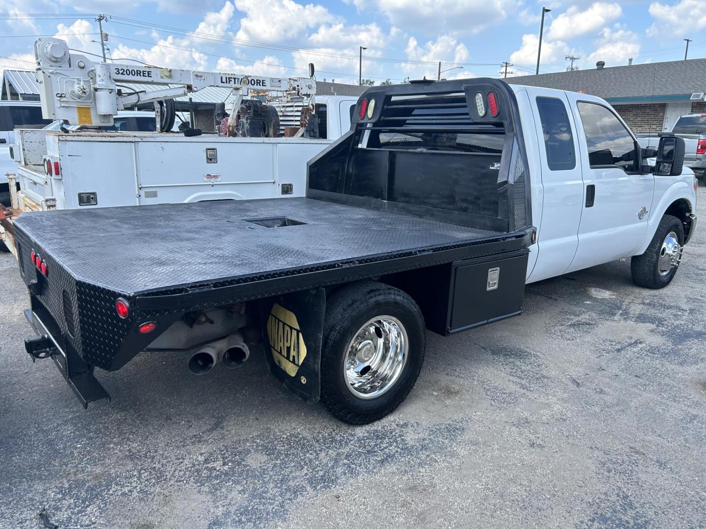 2012 White Ford F-350 SD XL SuperCab Long Bed DRW 2WD (1FD8X3GT2CE) with an 6.7L V8 OHV 16V DIESEL engine, 6-Speed Automatic transmission, located at 1687 Business 35 S, New Braunfels, TX, 78130, (830) 625-7159, 29.655487, -98.051491 - Photo#2