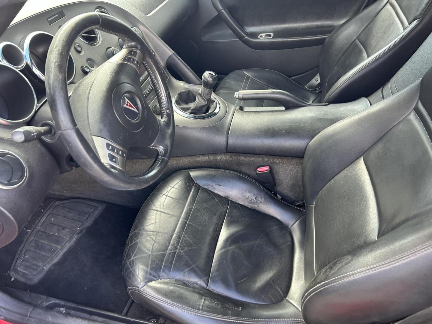 2007 Red Pontiac Solstice Base (1G2MB35B67Y) with an 2.4L L4 DOHC 16V engine, located at 1687 Business 35 S, New Braunfels, TX, 78130, (830) 625-7159, 29.655487, -98.051491 - Photo#5