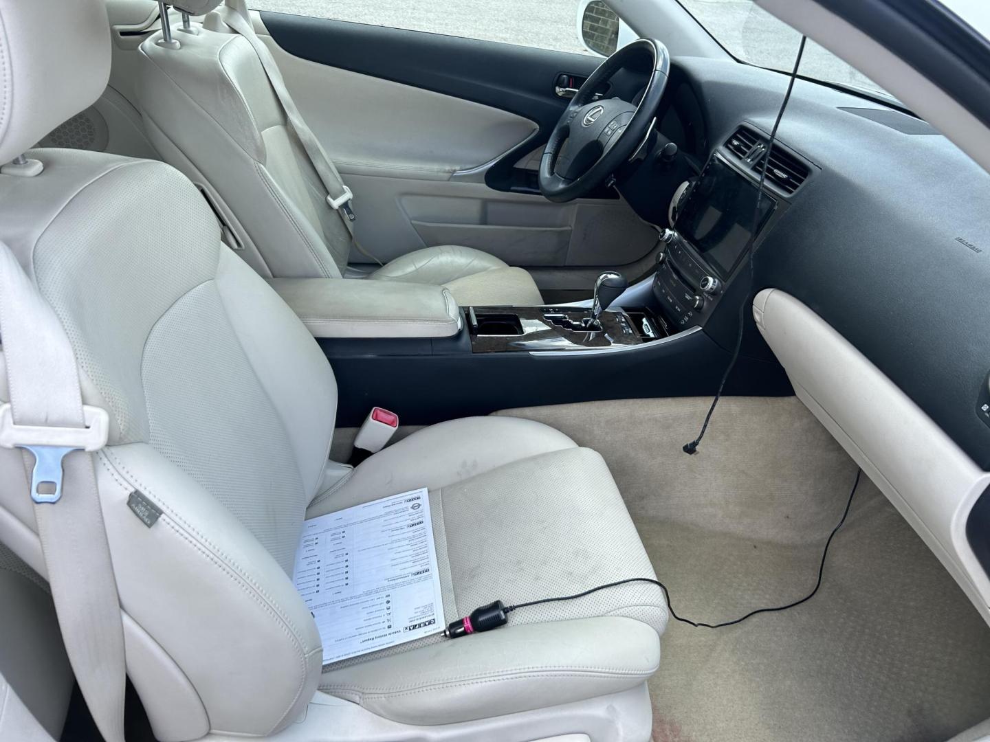 2010 White Lexus IS C IS 250C (JTHFF2C29A2) , 6-Speed Automatic transmission, located at 1687 Business 35 S, New Braunfels, TX, 78130, (830) 625-7159, 29.655487, -98.051491 - Photo#5