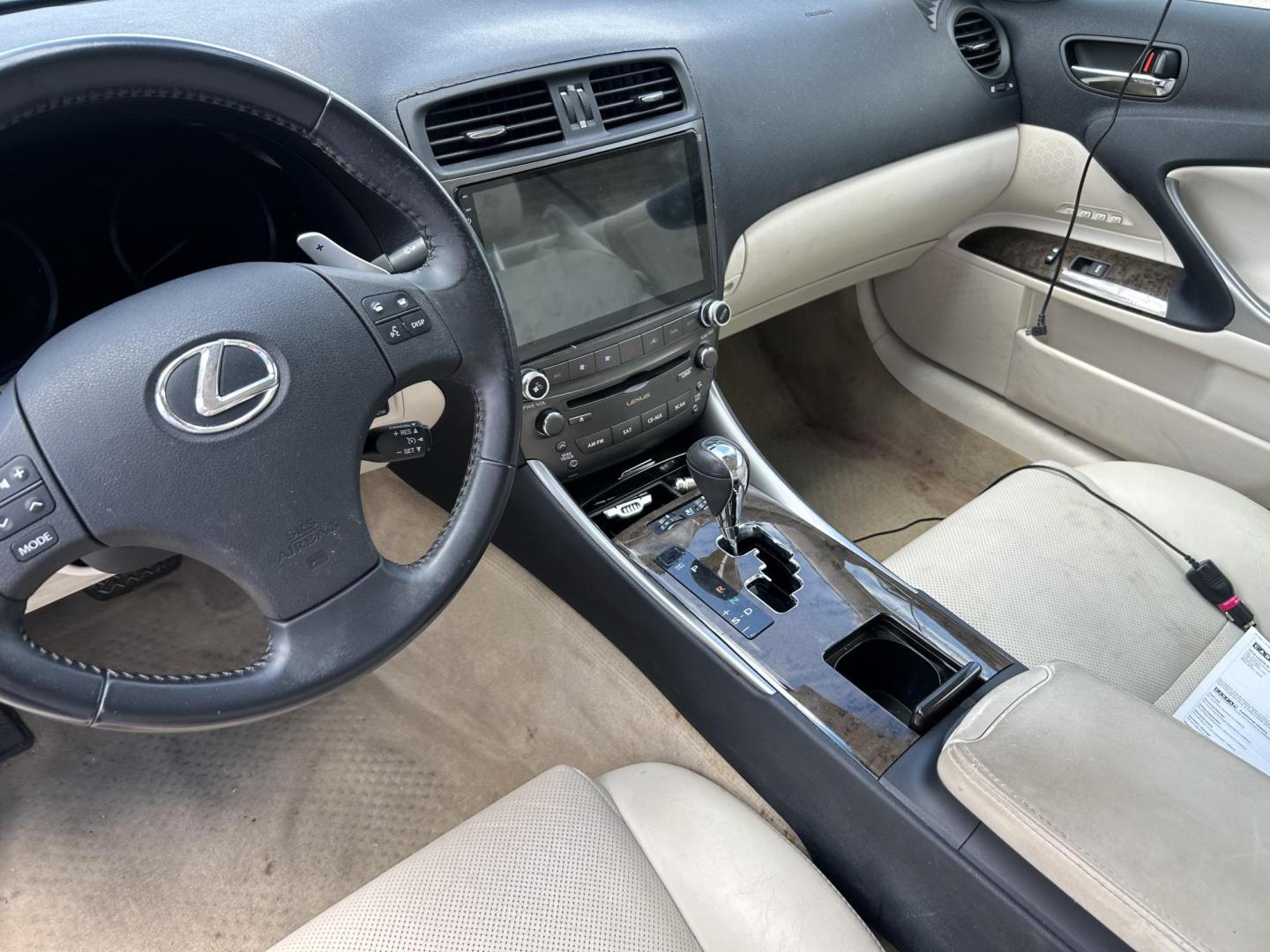 2010 White Lexus IS C IS 250C (JTHFF2C29A2) , 6-Speed Automatic transmission, located at 1687 Business 35 S, New Braunfels, TX, 78130, (830) 625-7159, 29.655487, -98.051491 - Photo#10