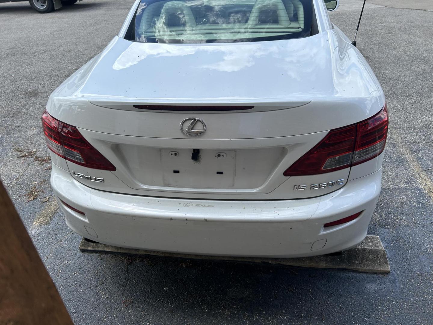 2010 White Lexus IS C IS 250C (JTHFF2C29A2) , 6-Speed Automatic transmission, located at 1687 Business 35 S, New Braunfels, TX, 78130, (830) 625-7159, 29.655487, -98.051491 - Photo#3