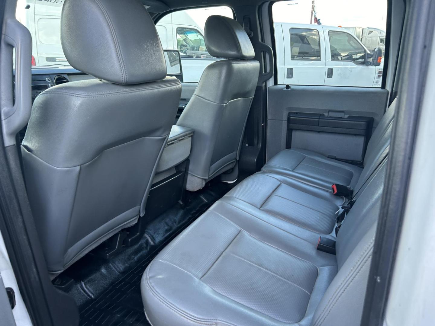 2012 White Ford F-350 SD XL Crew Cab Long Bed DRW 2WD (1FD8W3GT9CE) with an 6.7L V8 OHV 16V DIESEL engine, 6-Speed Automatic transmission, located at 1687 Business 35 S, New Braunfels, TX, 78130, (830) 625-7159, 29.655487, -98.051491 - Photo#9