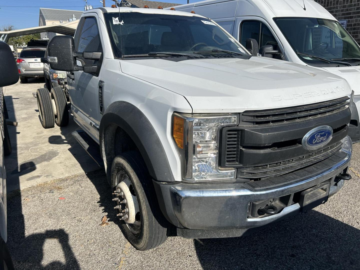 2017 White Ford F-550 Regular Cab DRW 2WD (1FDUF5GT2HE) with an 6.7L V8 OHV 16V DIESEL engine, located at 1687 Business 35 S, New Braunfels, TX, 78130, (830) 625-7159, 29.655487, -98.051491 - Photo#3