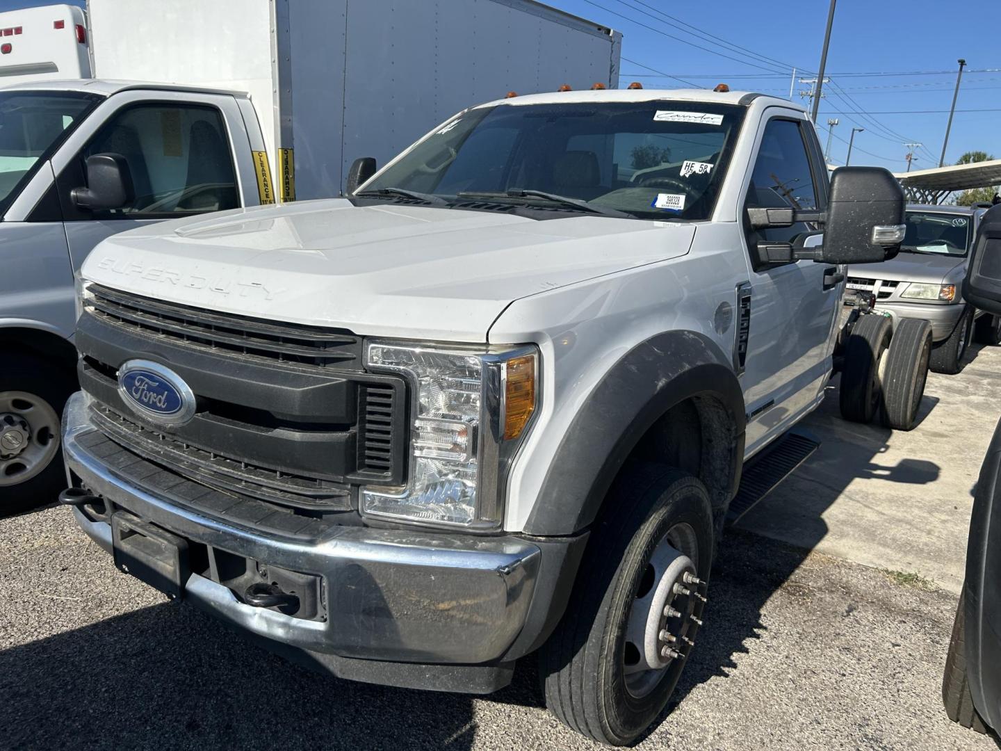 2017 White Ford F-550 Regular Cab DRW 2WD (1FDUF5GT2HE) with an 6.7L V8 OHV 16V DIESEL engine, located at 1687 Business 35 S, New Braunfels, TX, 78130, (830) 625-7159, 29.655487, -98.051491 - Photo#0