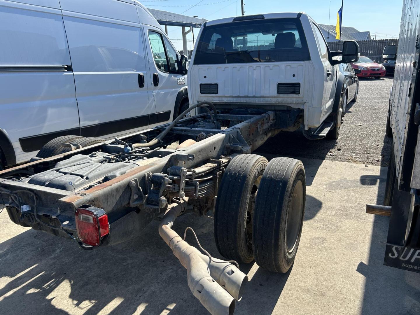 2017 White Ford F-550 Regular Cab DRW 2WD (1FDUF5GT2HE) with an 6.7L V8 OHV 16V DIESEL engine, located at 1687 Business 35 S, New Braunfels, TX, 78130, (830) 625-7159, 29.655487, -98.051491 - Photo#2