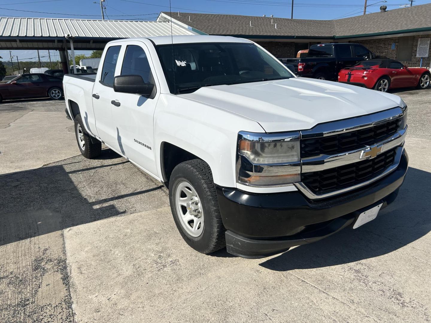 2016 White Chevrolet Silverado 1500 Work Truck Double Cab 2WD (1GCRCNEH9GZ) with an 4.3L V6 OHV 12V engine, 6A transmission, located at 1687 Business 35 S, New Braunfels, TX, 78130, (830) 625-7159, 29.655487, -98.051491 - Photo#4