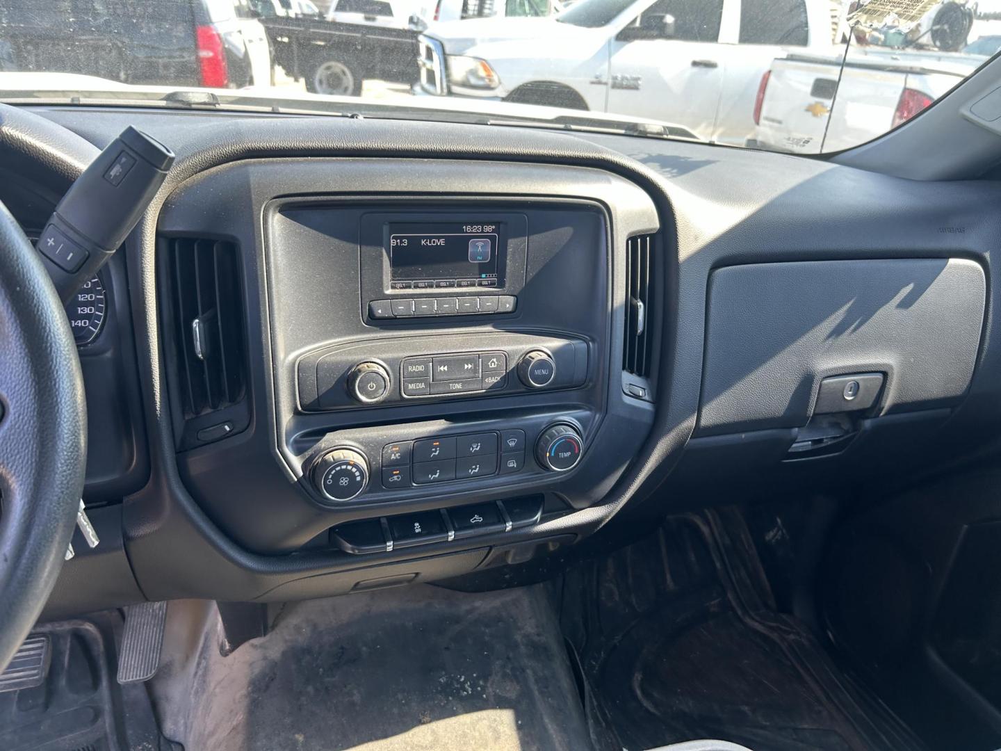 2016 White Chevrolet Silverado 1500 Work Truck Double Cab 2WD (1GCRCNEH9GZ) with an 4.3L V6 OHV 12V engine, 6A transmission, located at 1687 Business 35 S, New Braunfels, TX, 78130, (830) 625-7159, 29.655487, -98.051491 - Photo#12