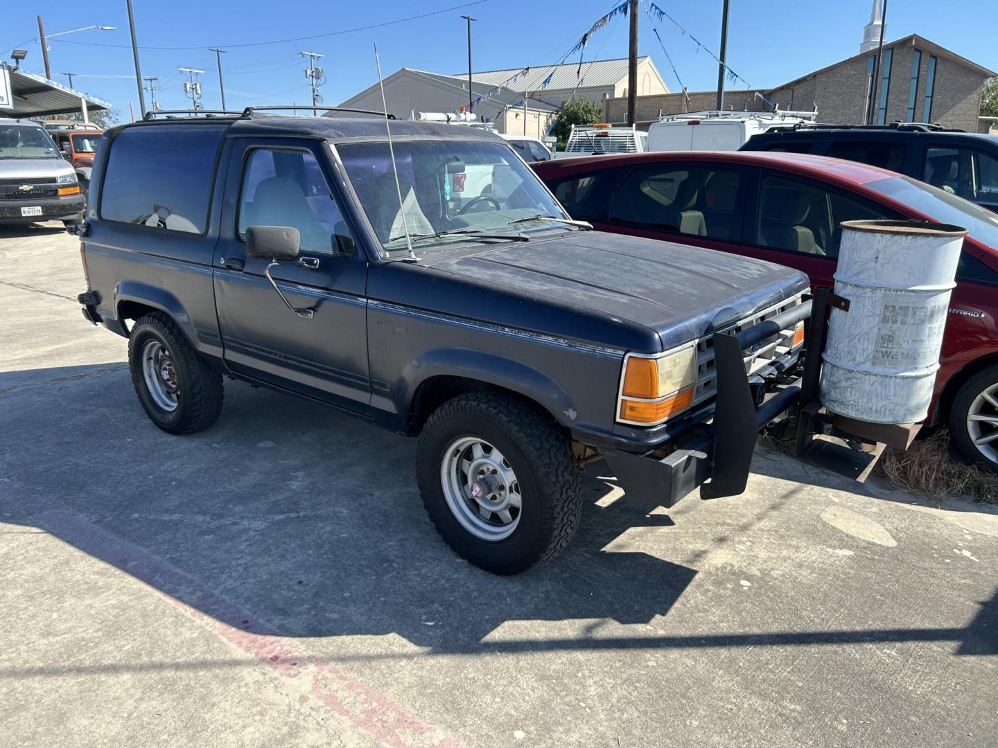 1989 Blue Ford Bronco II 4WD (1FMCU14T5KU) with an 2.9L V6 OHV 12V engine, 4-Speed Automatic Overdrive transmission, located at 1687 Business 35 S, New Braunfels, TX, 78130, (830) 625-7159, 29.655487, -98.051491 - Photo#4