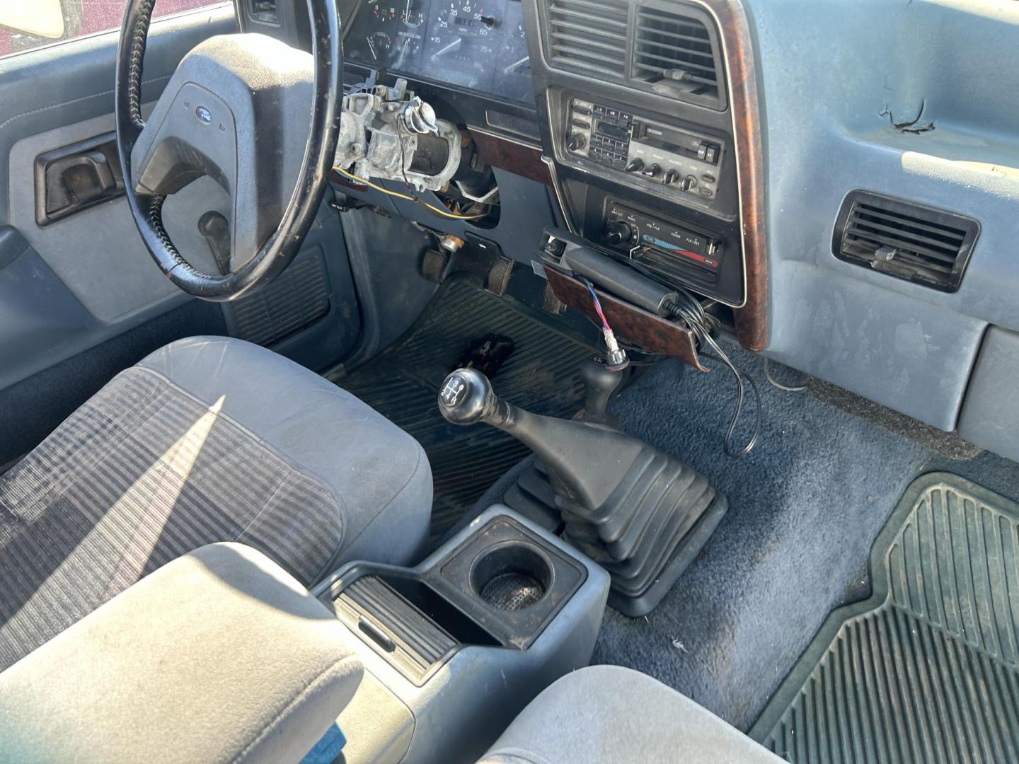 1989 Blue Ford Bronco II 4WD (1FMCU14T5KU) with an 2.9L V6 OHV 12V engine, 4-Speed Automatic Overdrive transmission, located at 1687 Business 35 S, New Braunfels, TX, 78130, (830) 625-7159, 29.655487, -98.051491 - Photo#8