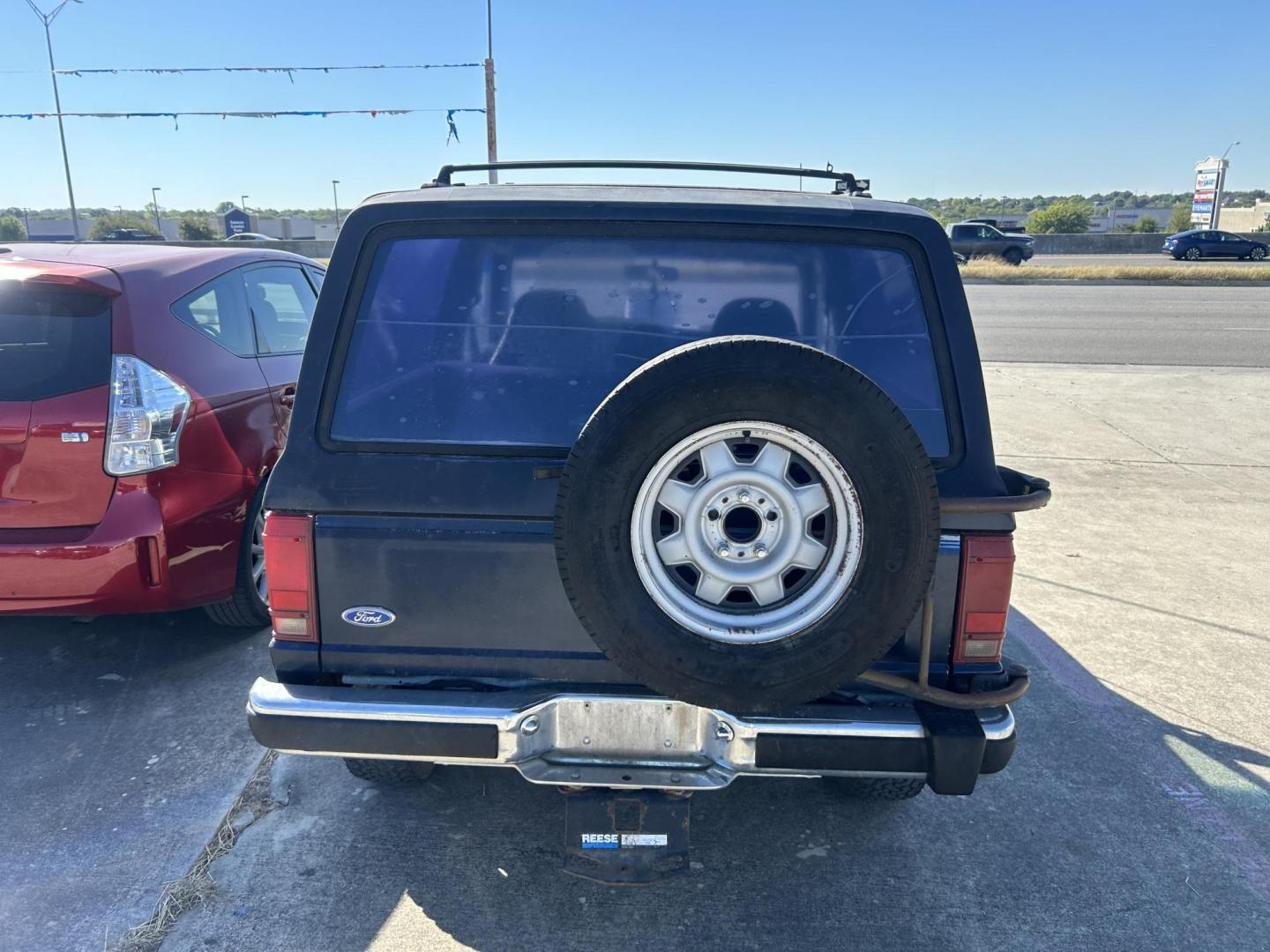 1989 Blue Ford Bronco II 4WD (1FMCU14T5KU) with an 2.9L V6 OHV 12V engine, 4-Speed Automatic Overdrive transmission, located at 1687 Business 35 S, New Braunfels, TX, 78130, (830) 625-7159, 29.655487, -98.051491 - Photo#2