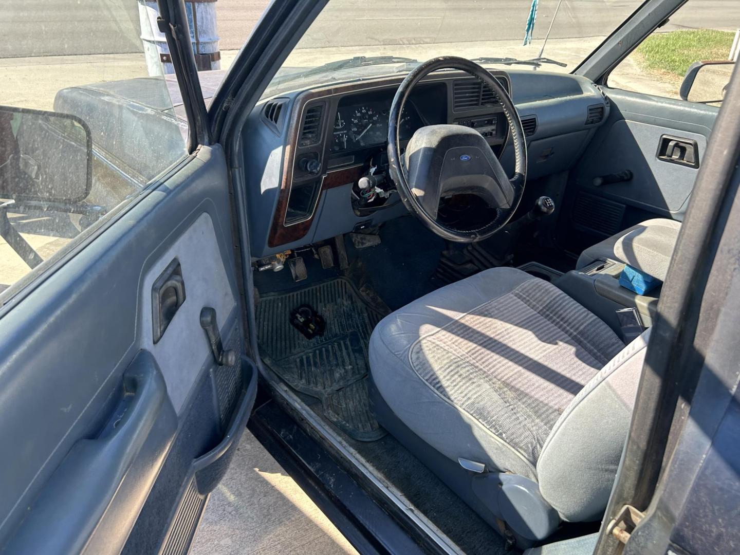 1989 Blue Ford Bronco II 4WD (1FMCU14T5KU) with an 2.9L V6 OHV 12V engine, 4-Speed Automatic Overdrive transmission, located at 1687 Business 35 S, New Braunfels, TX, 78130, (830) 625-7159, 29.655487, -98.051491 - Photo#6