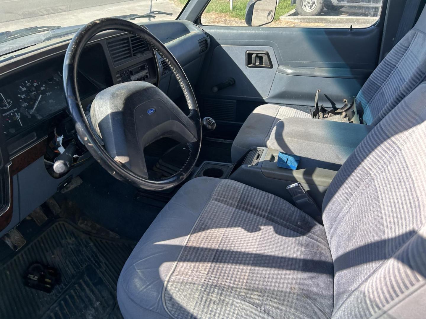 1989 Blue Ford Bronco II 4WD (1FMCU14T5KU) with an 2.9L V6 OHV 12V engine, 4-Speed Automatic Overdrive transmission, located at 1687 Business 35 S, New Braunfels, TX, 78130, (830) 625-7159, 29.655487, -98.051491 - Photo#5