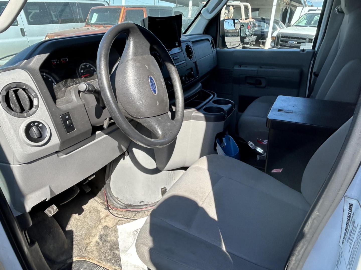 2014 White Ford E-Series Van E-150 (1FTNE1EW7ED) with an 4.6L V8 SOHC 16V engine, 4-Speed Automatic transmission, located at 1687 Business 35 S, New Braunfels, TX, 78130, (830) 625-7159, 29.655487, -98.051491 - Photo#4