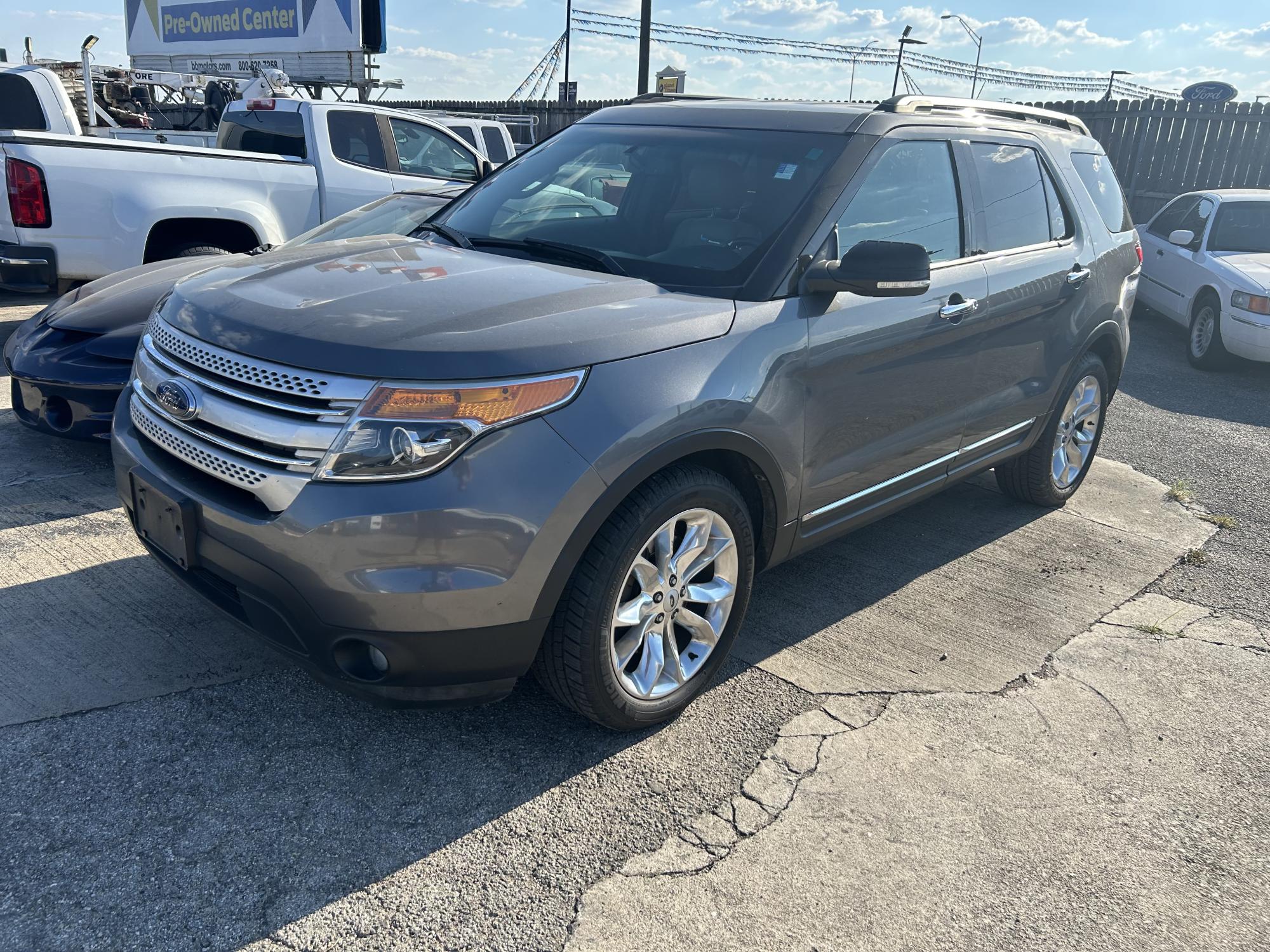 photo of 2014 Ford Explorer XLT FWD